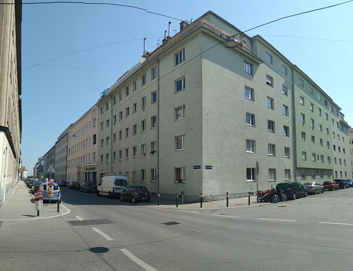Family-friendly Flat With Balcony * Wien